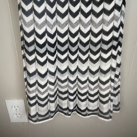 ⭐️White House Black Market⭐️ Sleeveless Dress - Picture 5 of 6